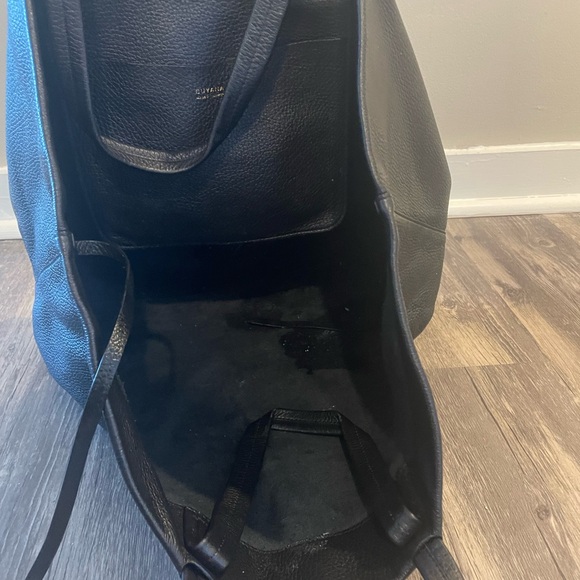 Cuyana Classic Easy Tote in Black - Picture 3 of 5